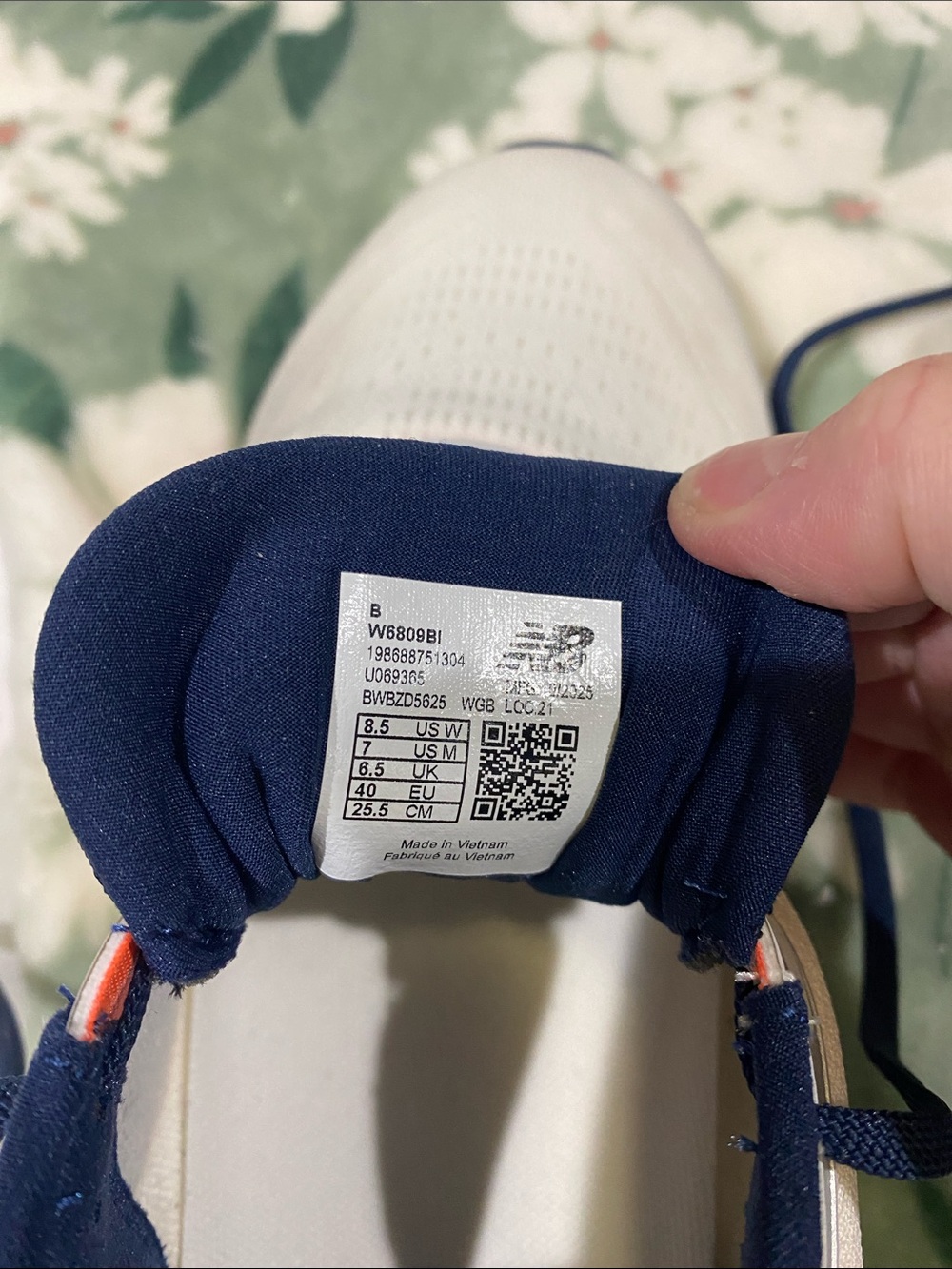 New Balance Women's 680 Fresh Foam White Navy Running Sneakers 8.5 - Picture 10 of 10